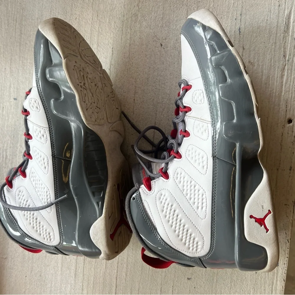Jordan Men's Gray and White Sneakers Retro 9 Fire Red Nike Air Jordan